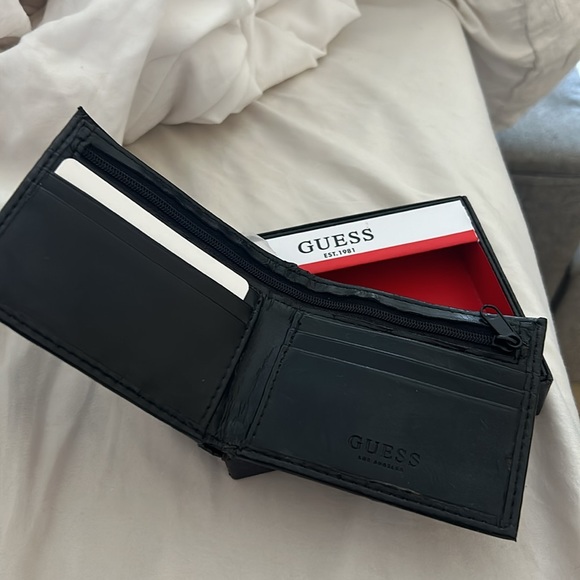 GUESS,MEN’S WALLET, BLACK, TRI FOLD, 9 CREDIT CARD HOLDER,4 HIDDEN COMPARTMENT - Picture 2 of 6